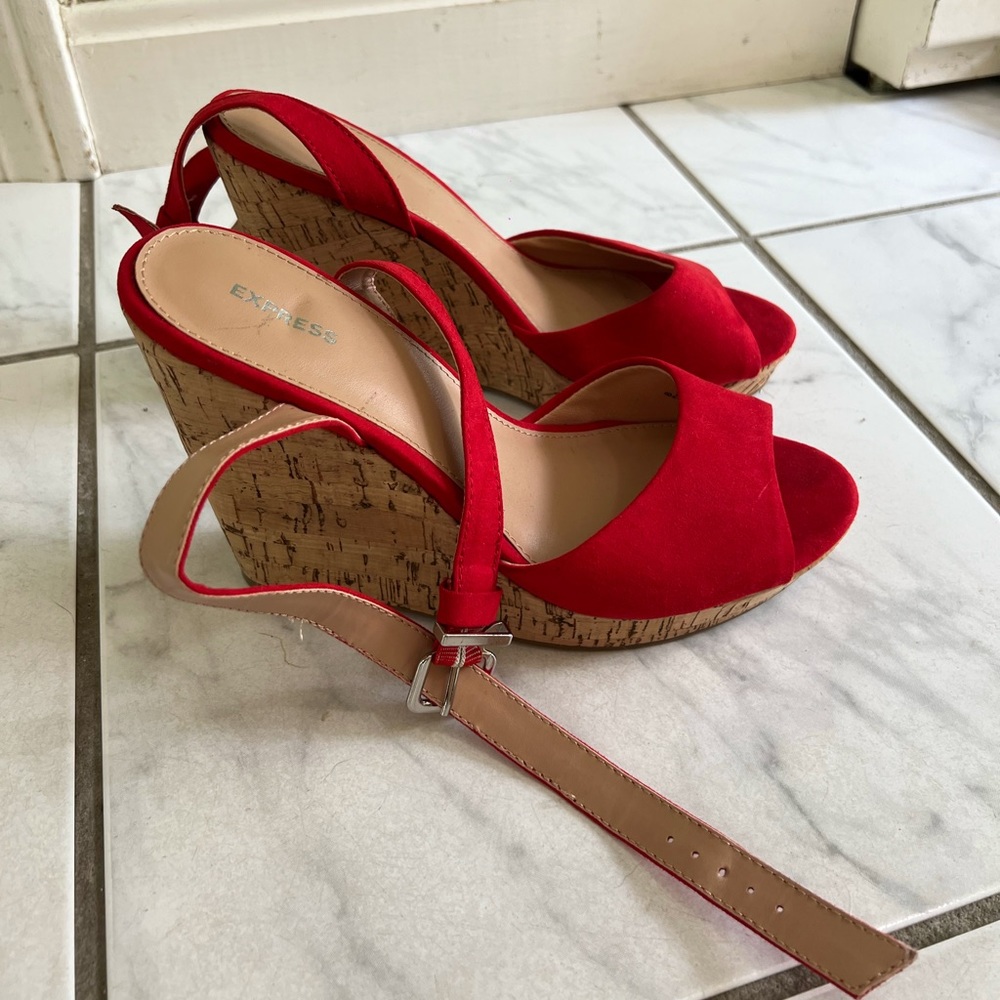 Express Red Wedges